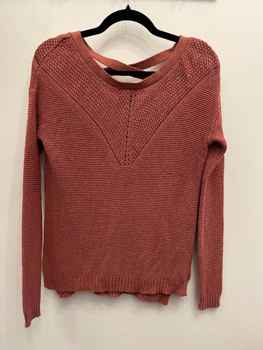 Simons Icône Dusty Rose Cross Back Lightweight Sweater